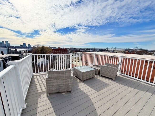 Building Photo - 63 Marion St