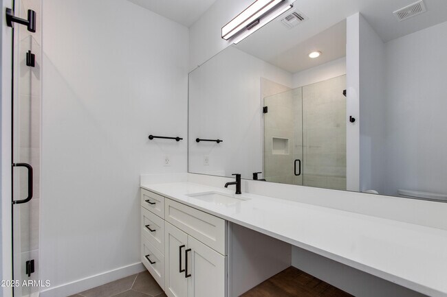 Building Photo - 4246 E Mulberry Dr