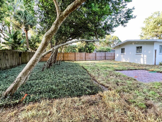 Building Photo - Wonderful 3/1 Home In Audubon Park! Must See!