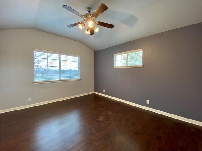 Building Photo - 1310 W Parmer Ln