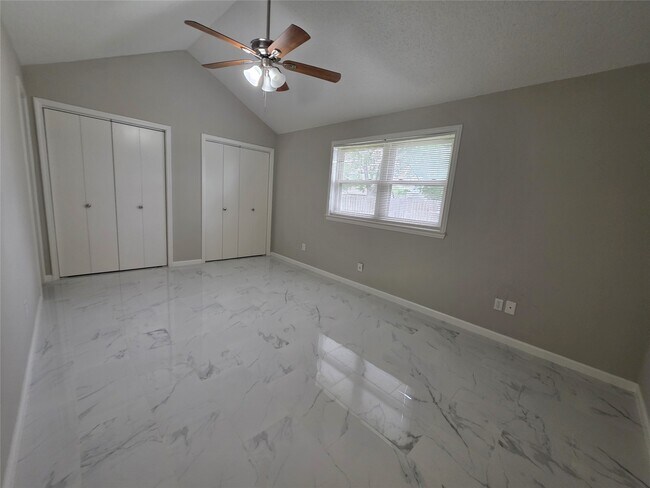 Building Photo - 3127 E Heatherock Cir