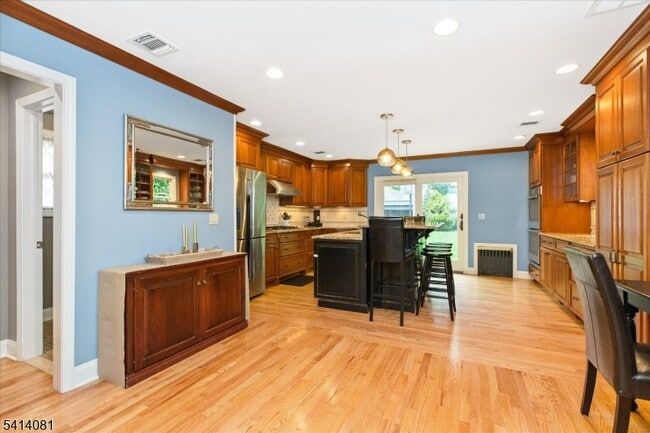 Building Photo - 460 Grove St