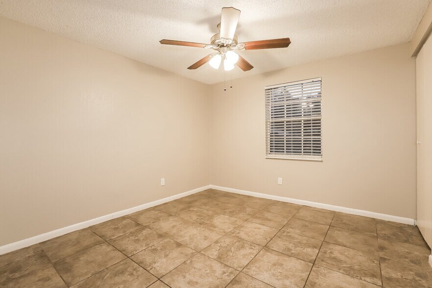 Building Photo - 3511 Breezewood Dr