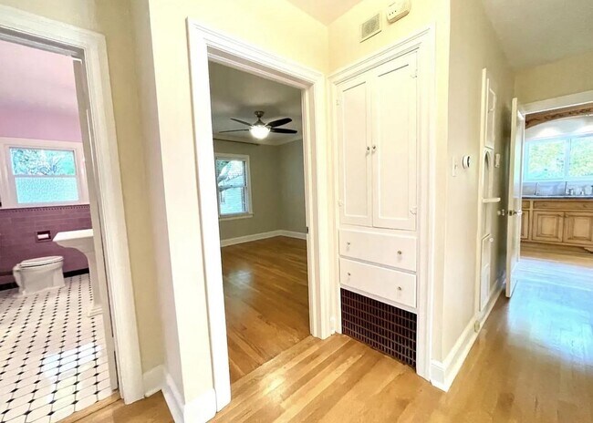 Building Photo - 1127 Clark Way