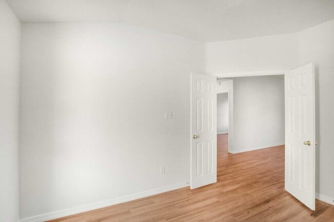 Building Photo - 3310 Blue Ridge Dr