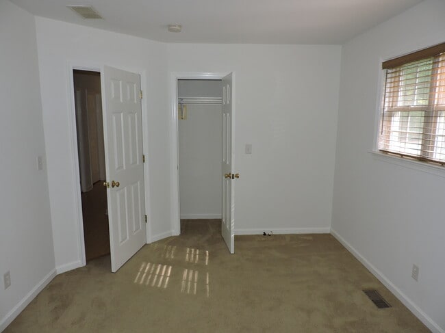 Building Photo - 3159 Earlysville Rd