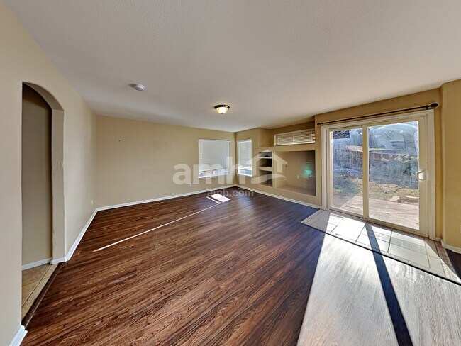 Building Photo - 4892 Waldenwood Dr