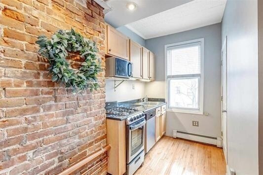Primary Photo - 311 Monroe St