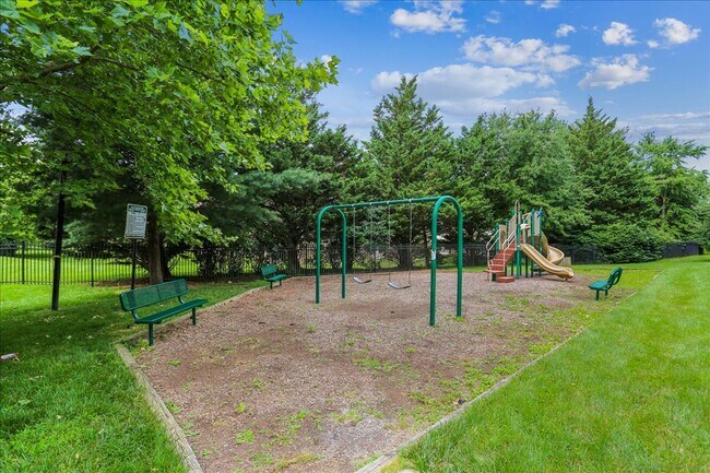 Building Photo - Ground Level Condo in Gaithersburg - 1 bed, 1 bath