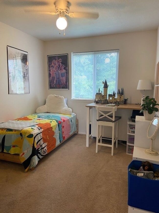 Building Photo - Charming 3 Bedroom and 3 Bath In Rock Creek!