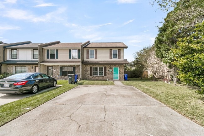 Building Photo - 3 Bedroom 1.5 Bath Town Home in North Charleston