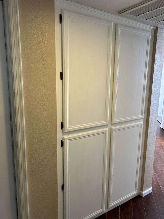 Building Photo - 15822 N 5th Ave