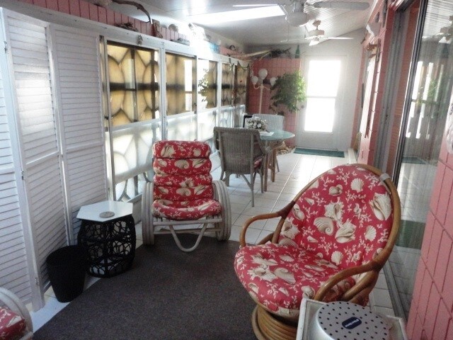 Building Photo - 1BR + Den with Murphy Bed/2BA Single level villa on the Beach!