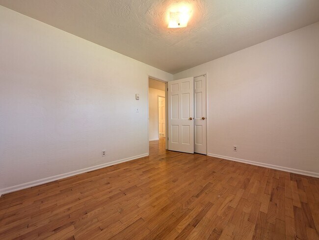 Building Photo - 3-Bedroom, 2-Bath Home In The River Road A...