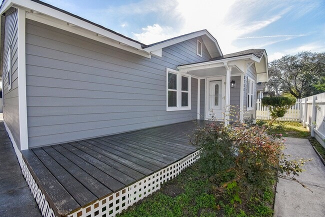 Building Photo - 8158 Niles St