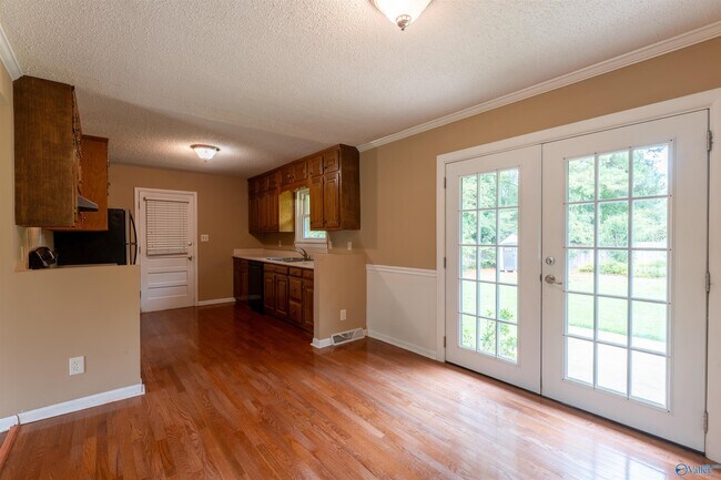 Building Photo - 612 Marion Dr