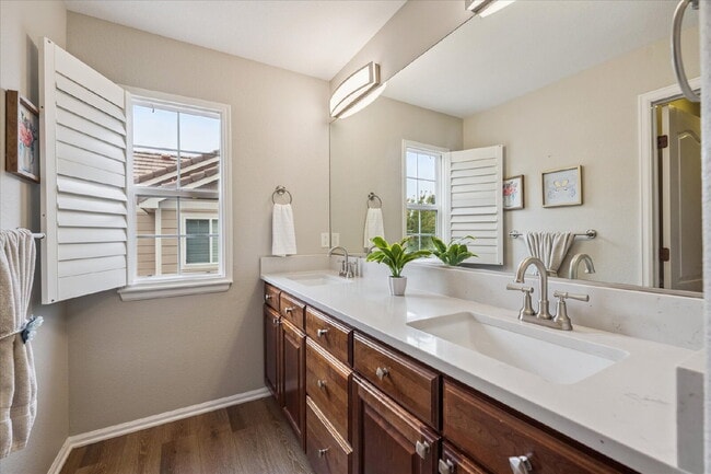 Building Photo - Golf-Course Retreat