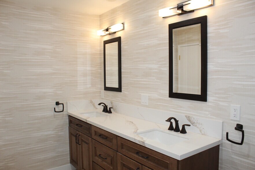 Building Photo - 4400 Portico Pl