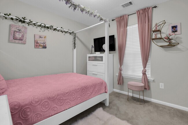 Building Photo - 136 Meadowside Ln