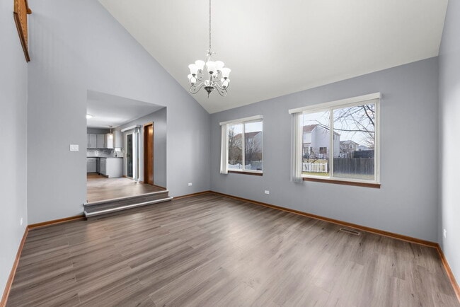 Building Photo - 905 Thorn Creek Dr