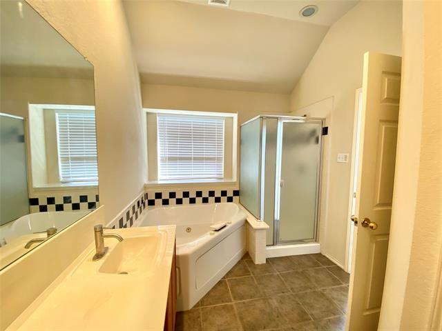 Building Photo - 1420 Hudspeth Dr