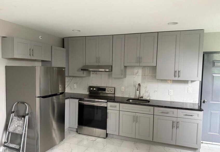 Building Photo - 2108 Ridge Ave