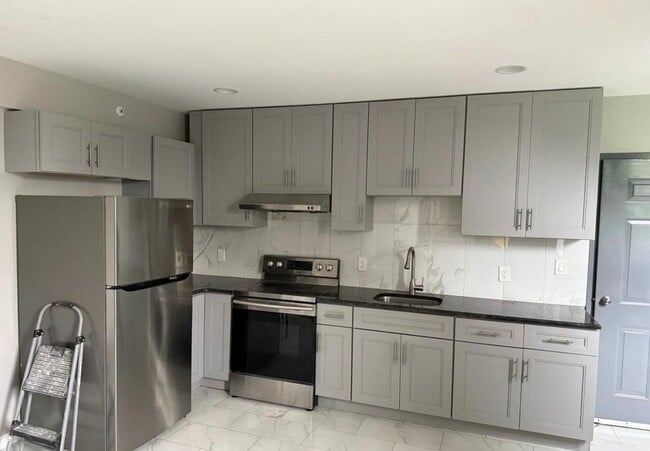 Building Photo - 2108 Ridge Ave