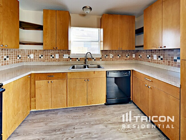 Building Photo - 2107 Hollow Cir