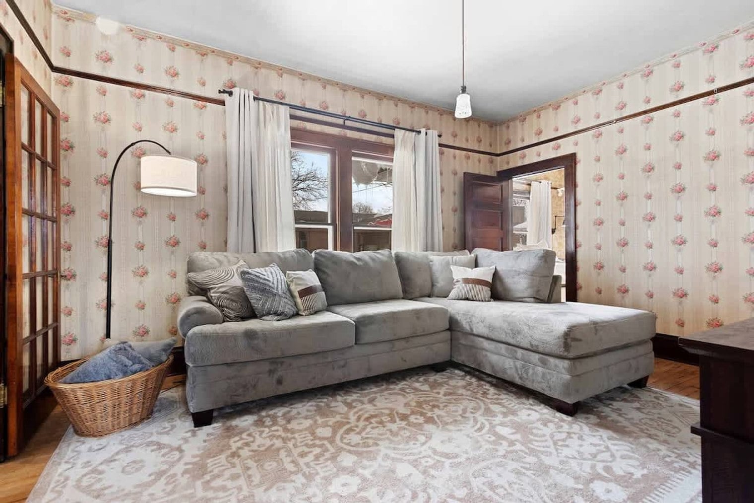 Building Photo - 100 W 1st St