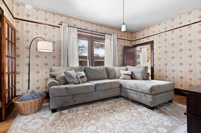 Building Photo - 100 W Main St