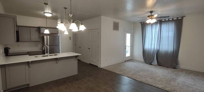 Building Photo - Incredible Vineyard Condo with Garage