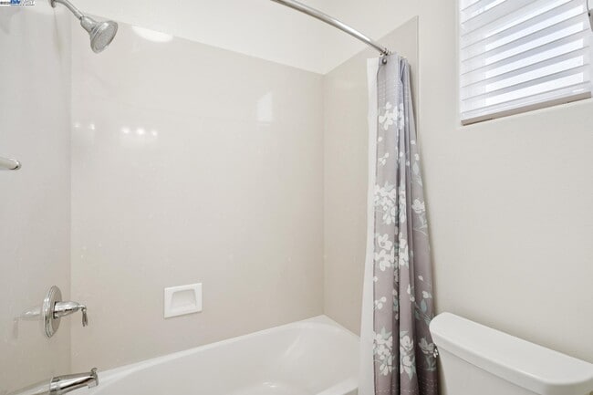 Building Photo - 454 Bengali Ct