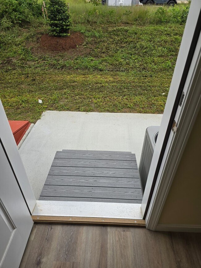 Building Photo - Megway Ct. (2-5)