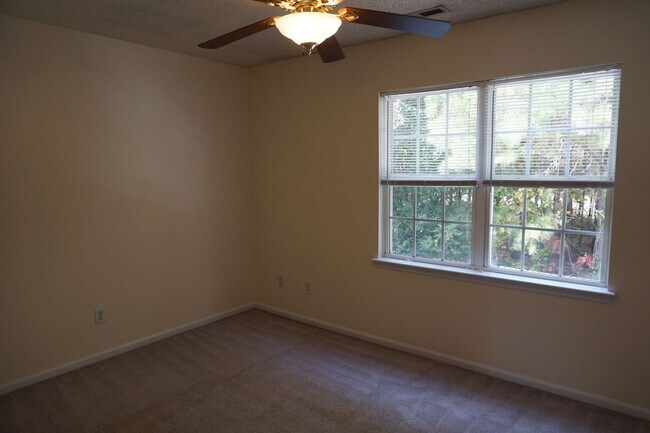 Building Photo - Two Bedroom Two and a Half Bathroom Townhouse located in Marsh Oaks Subdivision