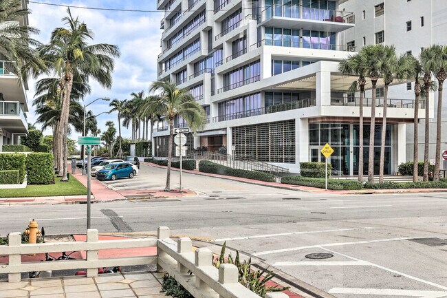 Building Photo - 3700 Collins Ave