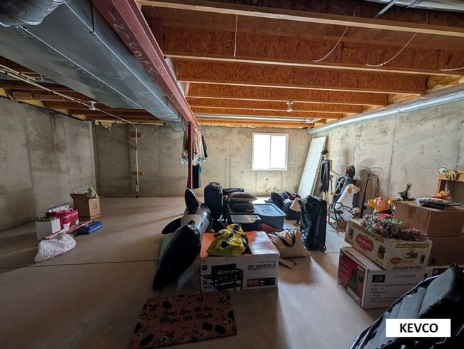 Building Photo - Bright Townhome Near Shopping and Food!