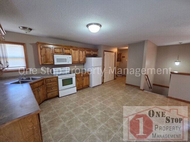 Building Photo - Beautiful 3-Bedroom 2.5 Bathroom in Independence