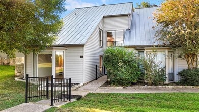 Building Photo - 170 World of Tennis Sq