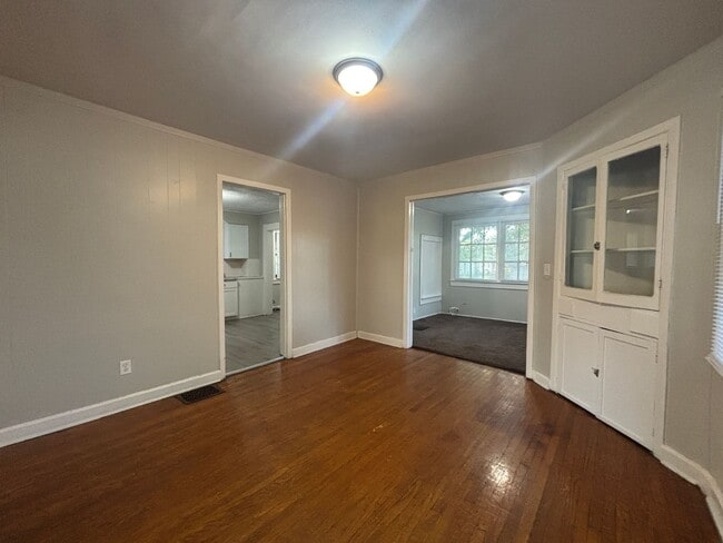 Building Photo - Charming & Updated Two-Story 2 Bedroom / 1...