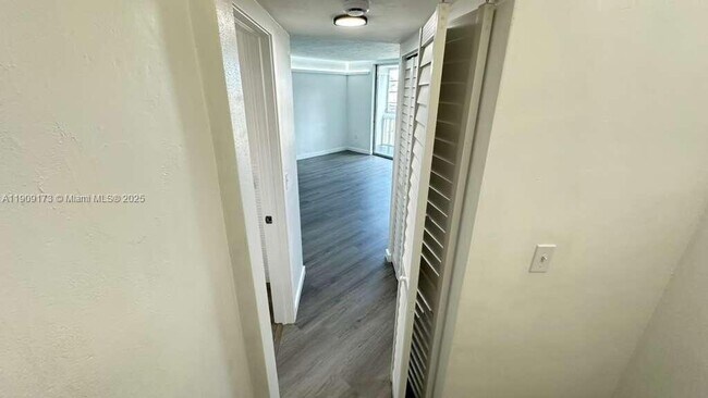 Building Photo - 1475 NE 125th Terrace