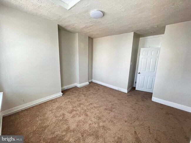 Building Photo - 1736 Darley Ave