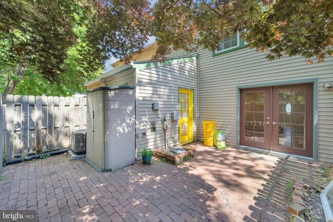 Building Photo - 40 Rittenhouse Dr