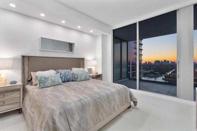 Building Photo - 151 N Seabreeze Blvd