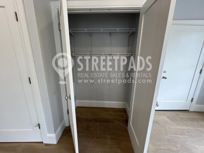 Building Photo - 3 bedroom in Boston MA 02135