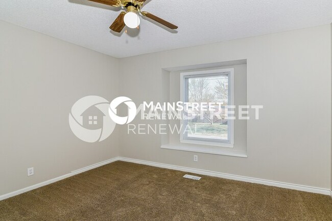 Building Photo - 505 NW Willow Dr