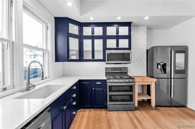 Building Photo - 887 W Ferry St