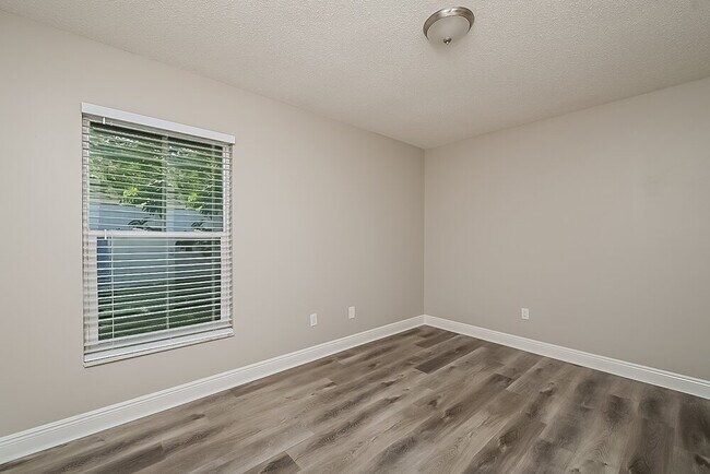 Building Photo - 5944 Birchwood Dr