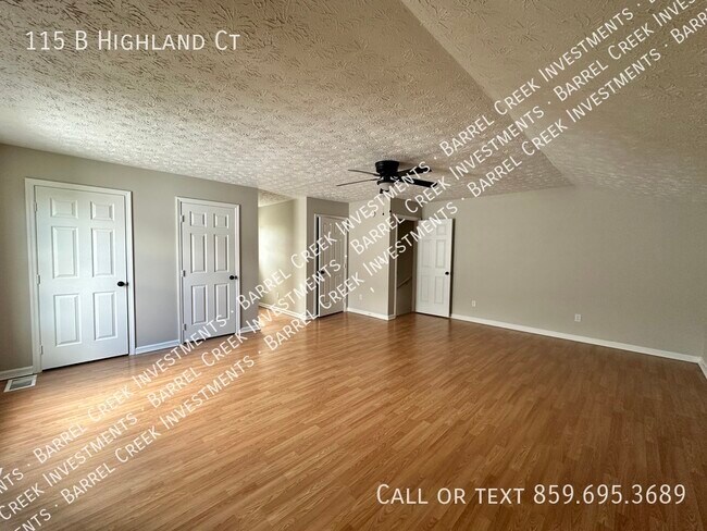 Building Photo - 2-Bed 1-Bath Townhome + Garage