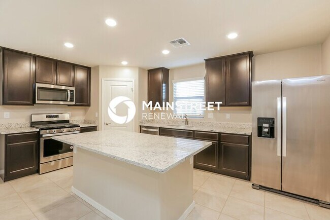 Building Photo - 4 Bedroom Pet-Friendly Home in Phoenix, AZ with Main Street Renewal