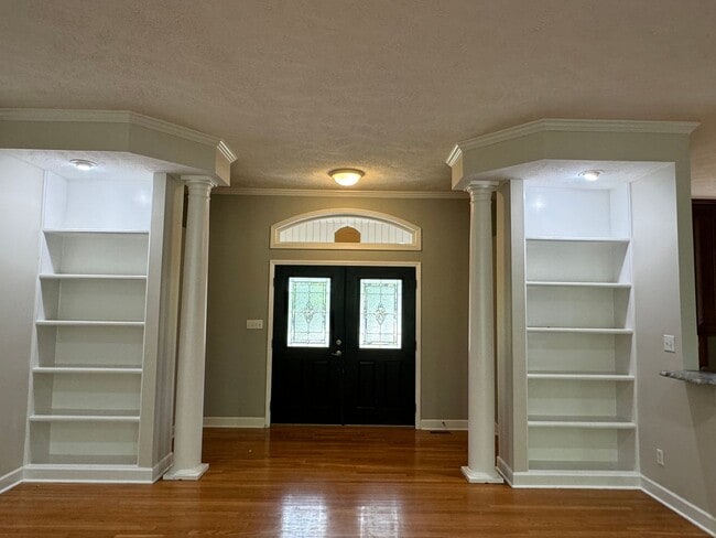 Building Photo - Carolina Lakes!! Close to Marina